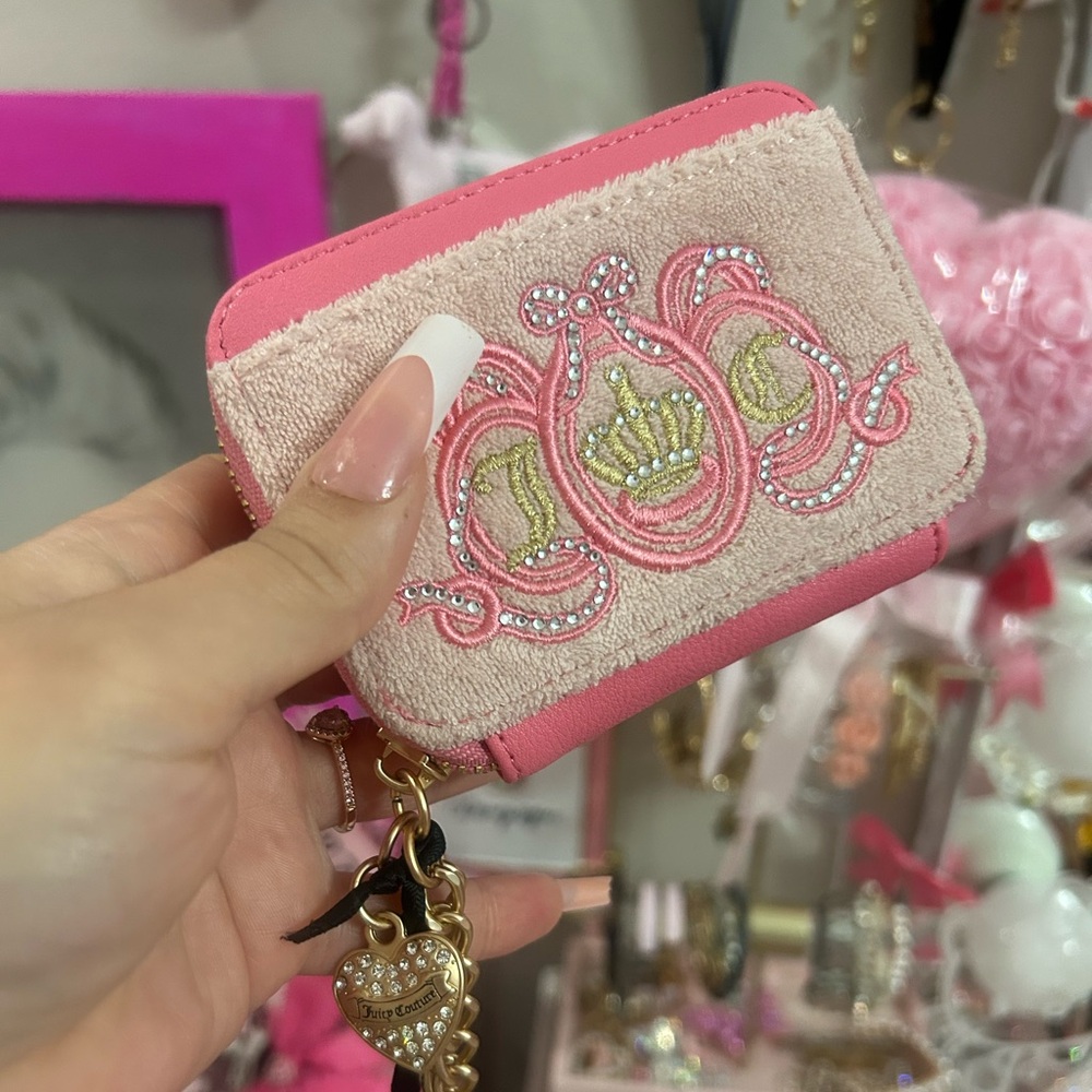 Juicy couture lovers club Square SIP CC ZA
Pink diamond/pink wristlet wallet